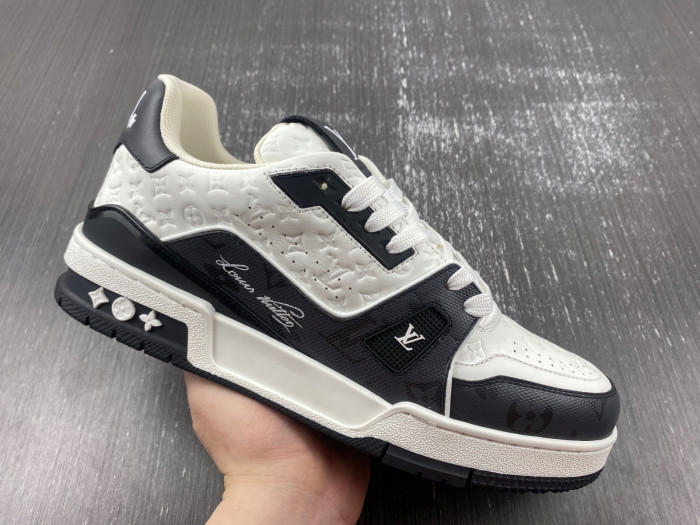 LOU1VTON trainer (EU47)