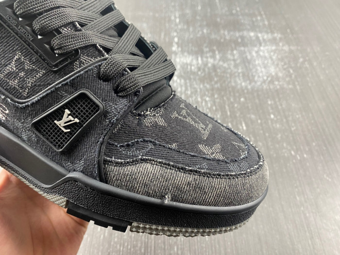 LOU1VTON trainer (EU47)