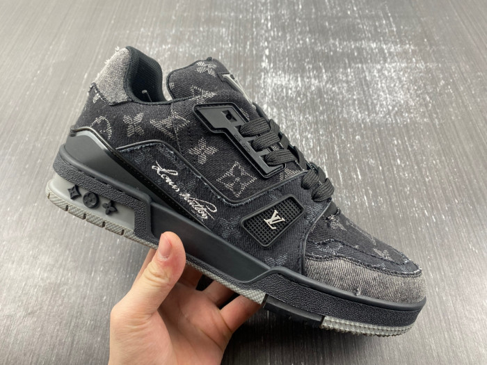 LOU1VTON trainer (EU47)