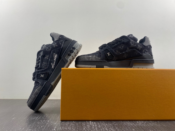 LOU1VTON trainer (EU47)
